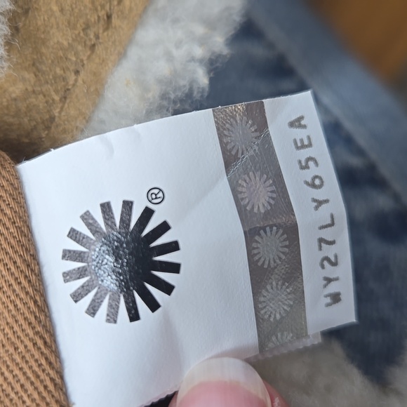 Ugg and Telfar Small Reverse Shopper - Picture 8 of 8